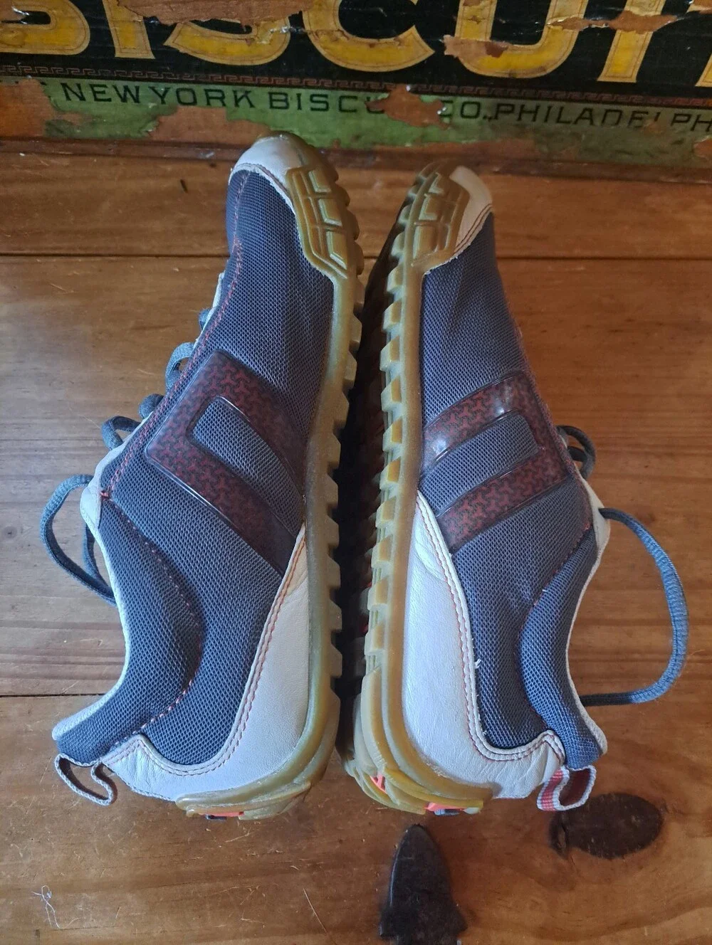 CAT Caterpillar Lifestyle Sneakers Womens Size 8.5 #7280